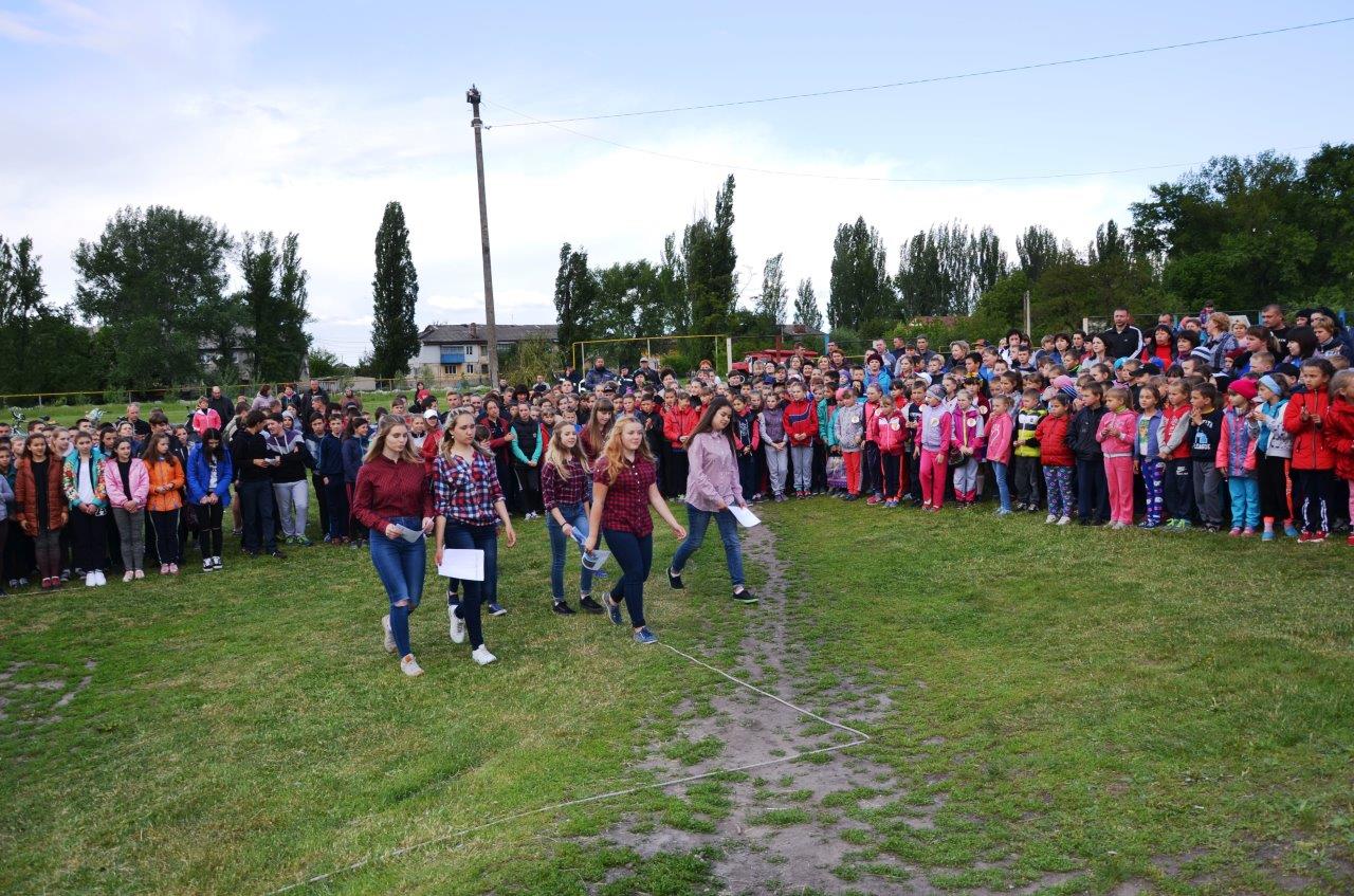 Торжественная линейка Петропавловской школы №1