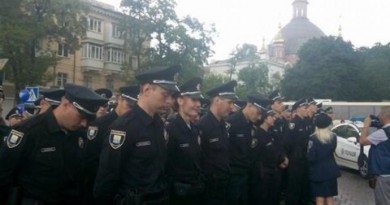 полицейскими