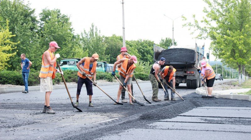 У Тернівці капітально ремонтують головну транспортну магістраль міста
