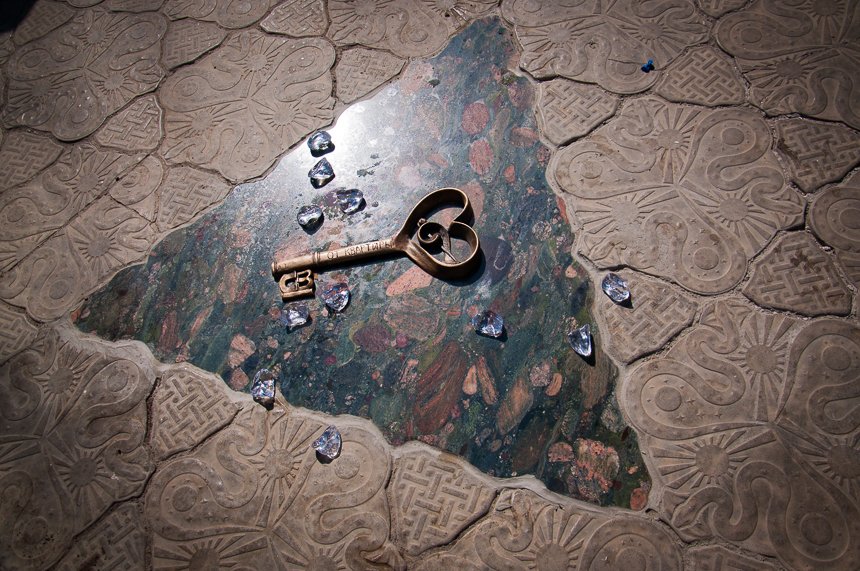 памятник ключу в Одессе