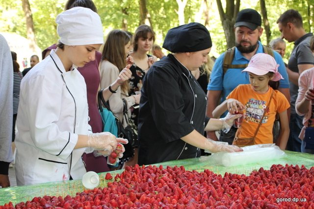 панно из клубники