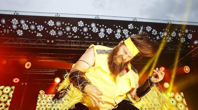 игра на воздушной гитаре