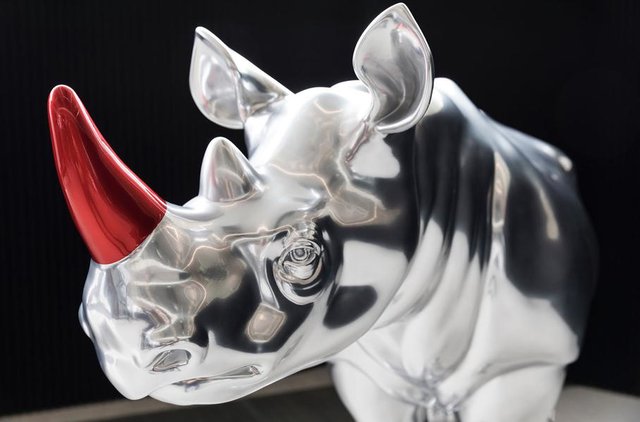 скульптура носорога