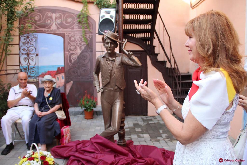 памятник Леониду Утесову