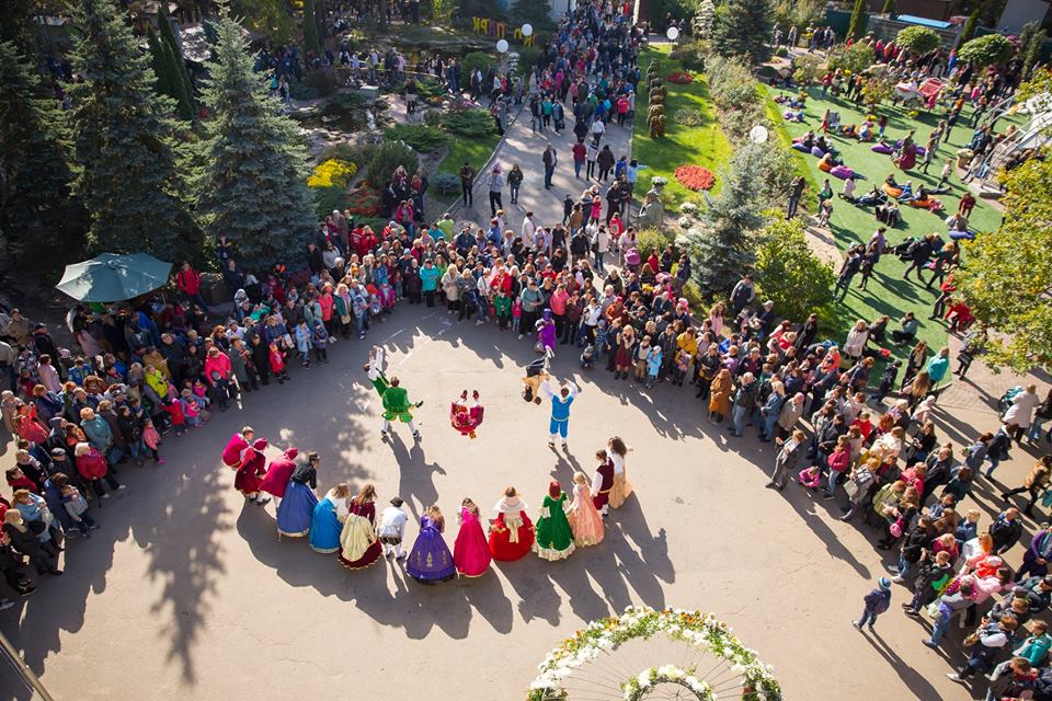 Бал хризантем_Фельдман Экопарк