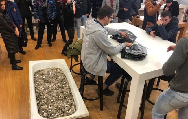 ванна с деньгами