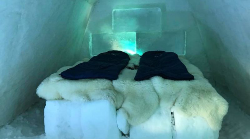 готель з льоду_Буковель