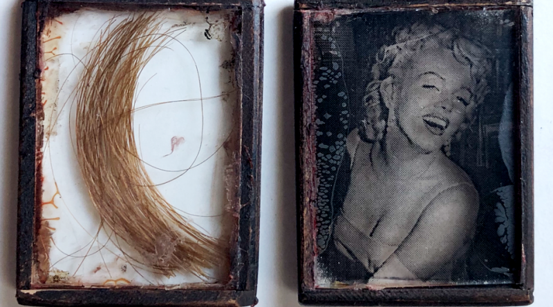 прядь волос Мэрилин Монро