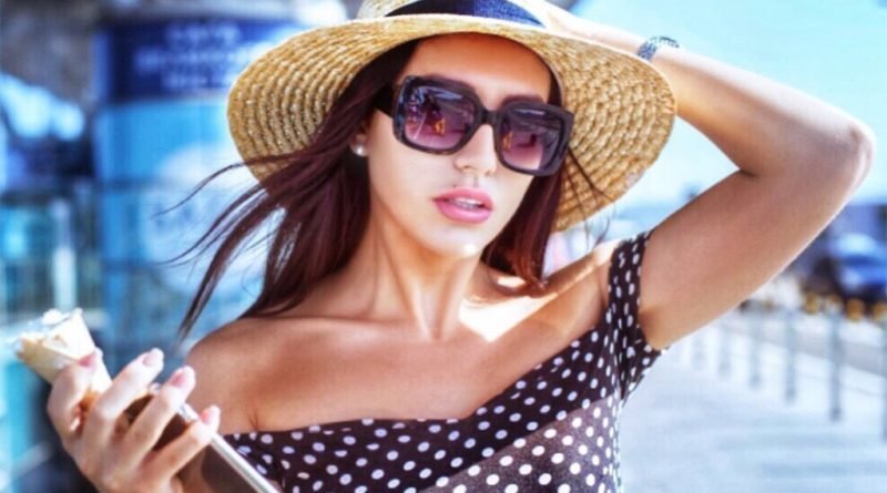 cтюардесса Александра Коробовцева