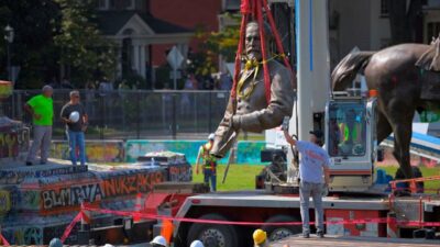 статуя американского генерала