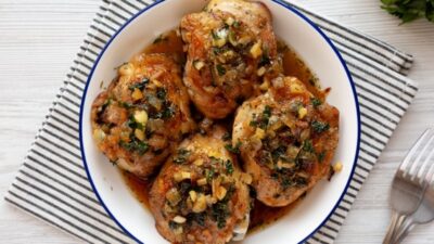 Курка чимічурі: соковита страва з ароматним соусом Курка чимічурі: соковита страва з ароматним соусом