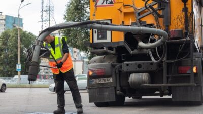 У Дніпрі продовжують відновлення дорожнього покриття У Дніпрі продовжують відновлення дорожнього покриття