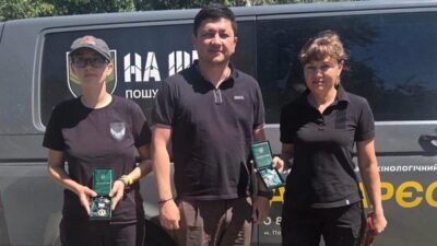 Волонтерів із Дніпропетровщини відзначили за участь у гуманітарних місіях Волонтерів із Дніпропетровщини відзначили за участь у гуманітарних місіях