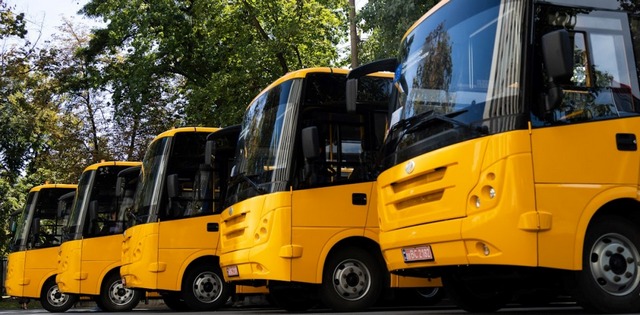 шкільні автобуси